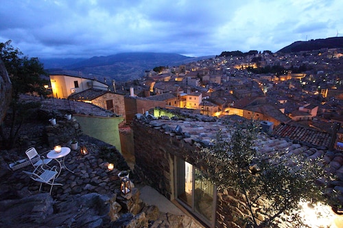 House in the mountains 20 minutes from the sea