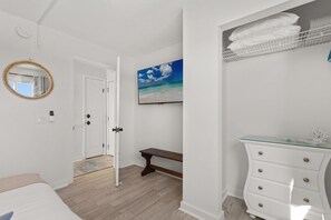 2 bedrooms, iron/ironing board, free WiFi, bed sheets - Summit Serenity – Oceanfront Elegance Redefined (Panama City Beach)