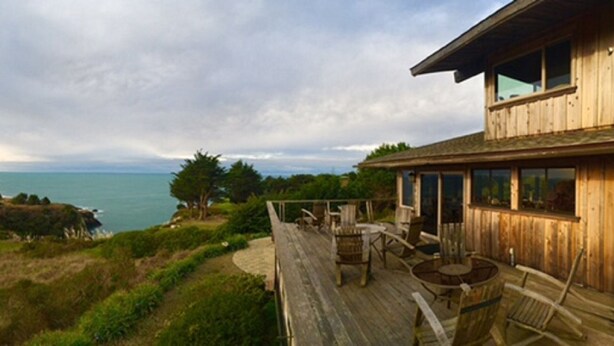 A wooden house with a deck overlooking a coastal landscape. - Pelican Point, Dramatic Ocean & Coast Views, Spa, Next to Town (Mendocino)