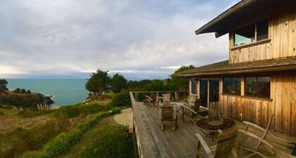 Pelican Point, Dramatic Ocean & Coast Views, Spa, Next to Town