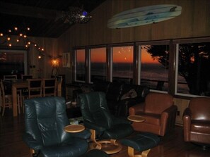 TV, fireplace, DVD player, books - Pelican Point, Dramatic Ocean & Coast Views, Spa, Next to Town (Mendocino)