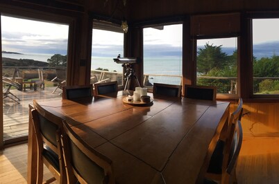 Pelican Point, Dramatic Ocean & Coast Views, Spa, Next to Town