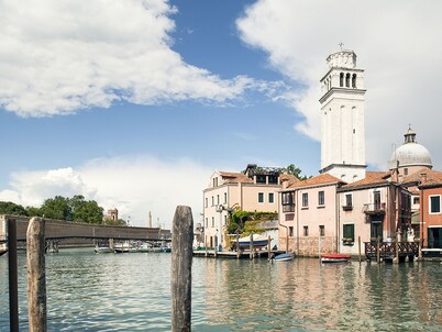 Secluded apartment with balcony,next to the Arsenale