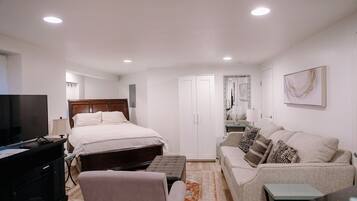 Iron/ironing board, WiFi (free), bed sheets
