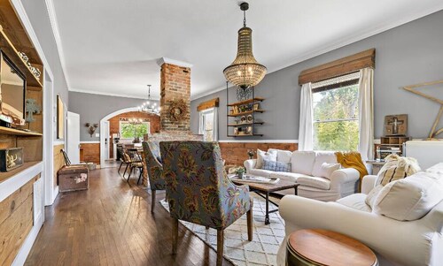 HGTV’s “LITTLE HOUSE” w/huge deck and grill