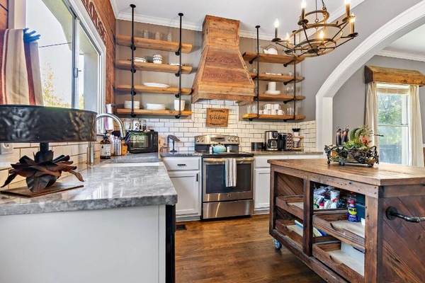 KĂŒhlschrank, Mikrowelle, Ofen, Herdplatte