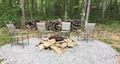 Viehättävä mökki vain muutaman minuutin päässä kaikista nähtävyyksistä Deep Creek Lake, MD