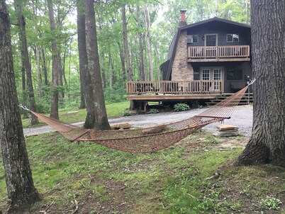 Charming Cabin Only Minutes Away from all the attractions in Deep Creek Lake, MD