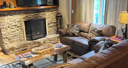 Charming Cabin Only Minutes Away from all the attractions in Deep Creek Lake, MD