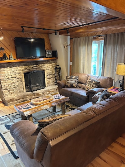 Charming Cabin Only Minutes Away from all the attractions in Deep Creek Lake, MD