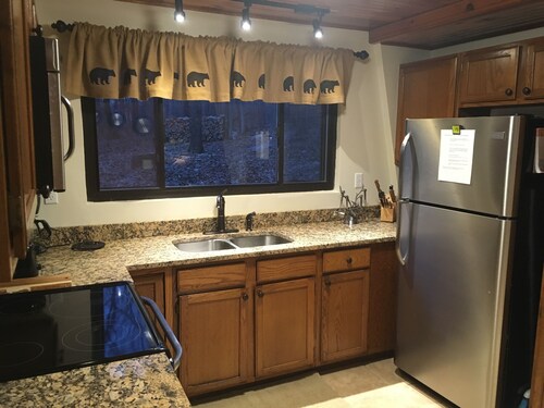 Charming Cabin Only Minutes Away from all the attractions in Deep Creek Lake, MD