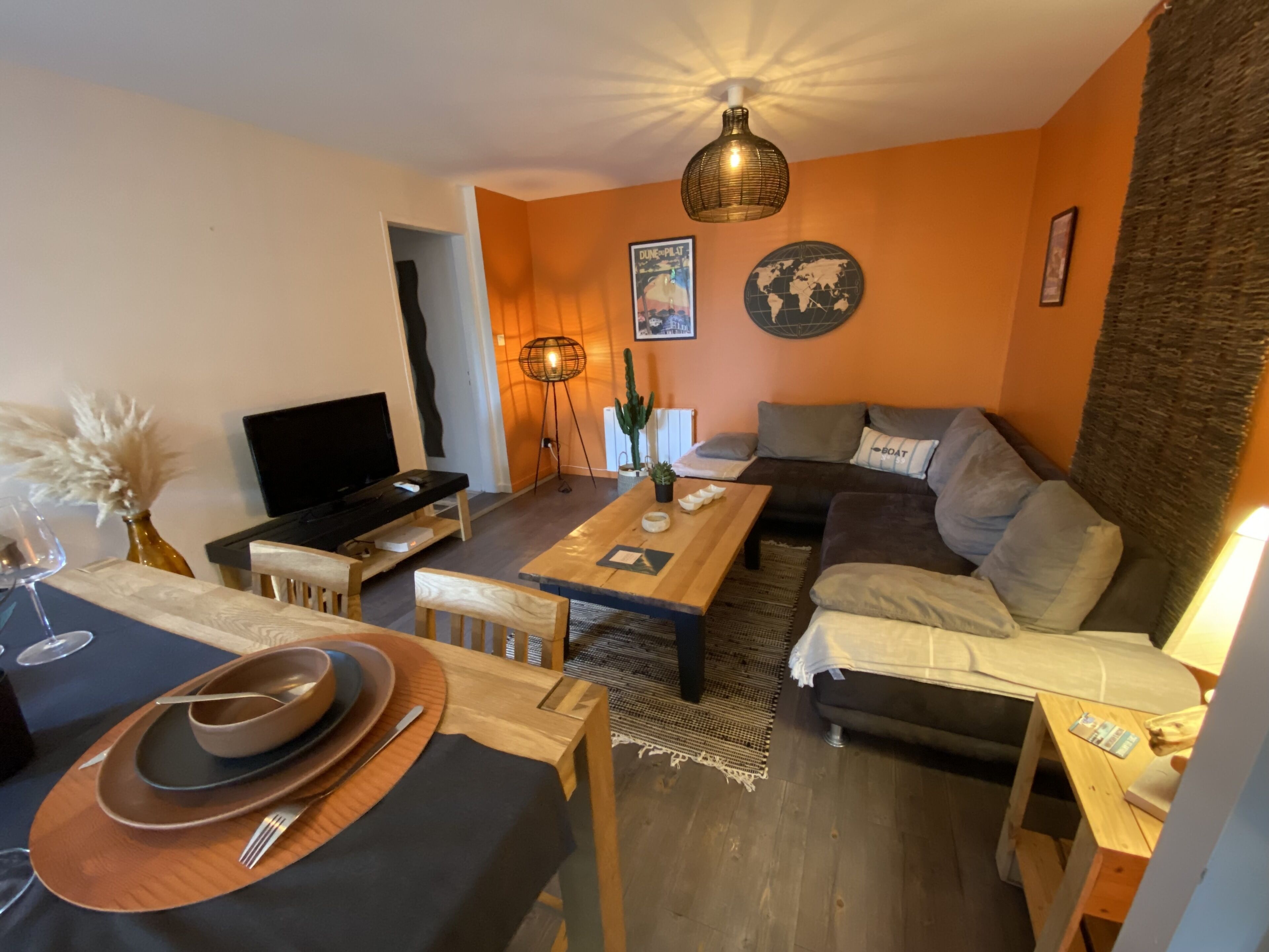 Smart TV, stereo, offices