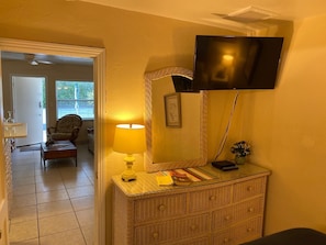 Interior - BEST DEALS NOW !AMAZING BEACH, PRIVACY, UNWIND. SLEEP 4, FREE CHAIRS, BBQ, PKG  (Madeira Beach)