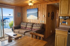 Smart TV, fireplace, books, stereo