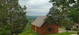 Eagle's Nest - Luxury Suite with Spectacular Panoramic Views!