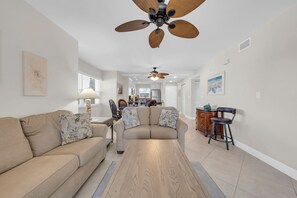 TV, DVD-spiller og stereoanlegg