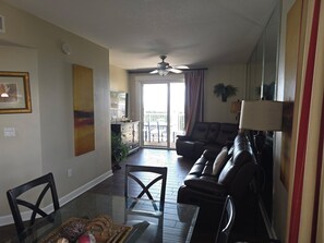 Smart TV - PET-FRIENDLY @ GRAND PANAMA 3BR, 1st Floor direct to the beach/pool! BEACHFRONT! (Panama City Beach)