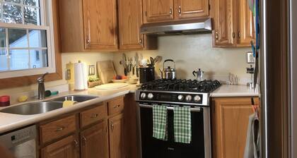 Charming 3br home with hot tub - 2 miles from Notre Dame's campus!