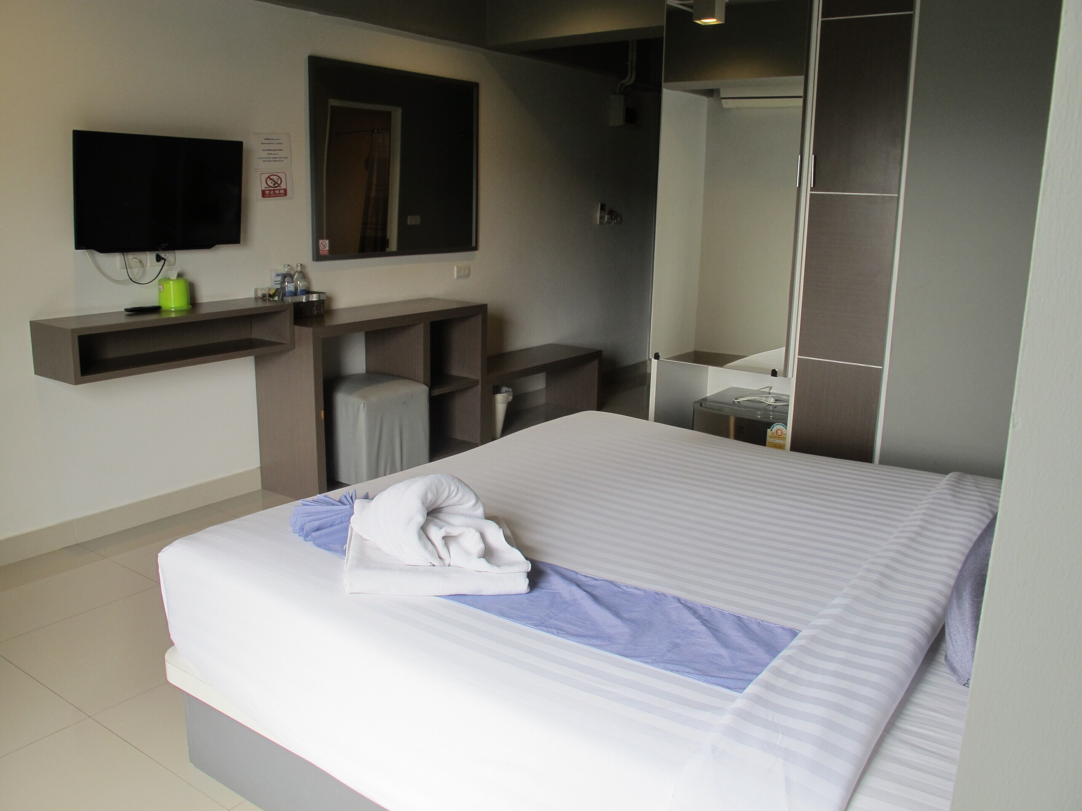 Standard Room - IncludeTransfer from Hotel to Airport (BKK) | Minibar, truy cập Internet không dây (phụ phí) 