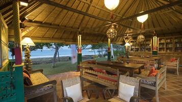 Breakfast, lunch, dinner served; local and international cuisine
