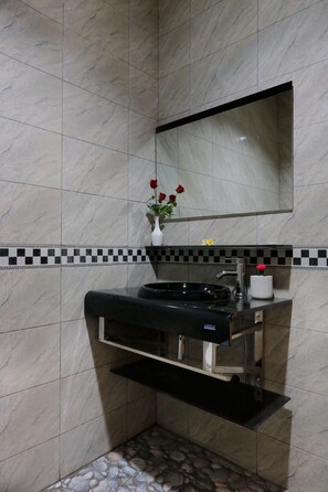 Iconic Room with Rice Field View | Bathroom | Shower, free toiletries, towels - Iconic Bali Living (Denpasar)