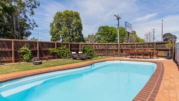 حمّام سباحة خارجي