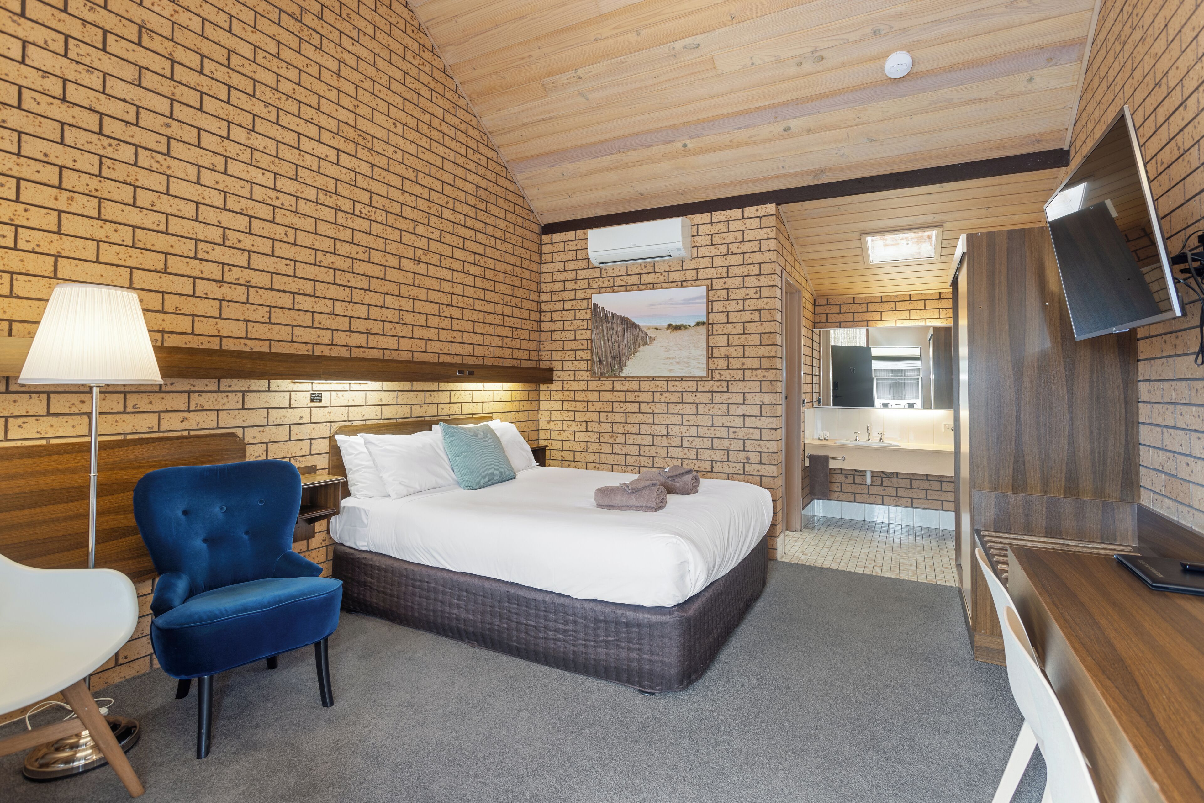 双人房, 1 张大床 | 高档床上用品、办公桌、隔音、熨斗/熨衣板