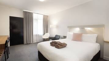 Double Room, 1 Queen Bed | Premium bedding, desk, soundproofing, iron/ironing board