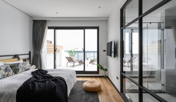 华丽双人房 | 遮光窗帘、隔音、免费 WiFi、床单