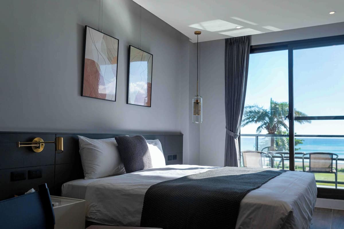 Phòng đôi Tiêu chuẩn, quang cảnh biển (B) | Phòng tắm | Đồ dùng nhà tắm miễn phí, máy sấy tóc, dép đi trong nhà