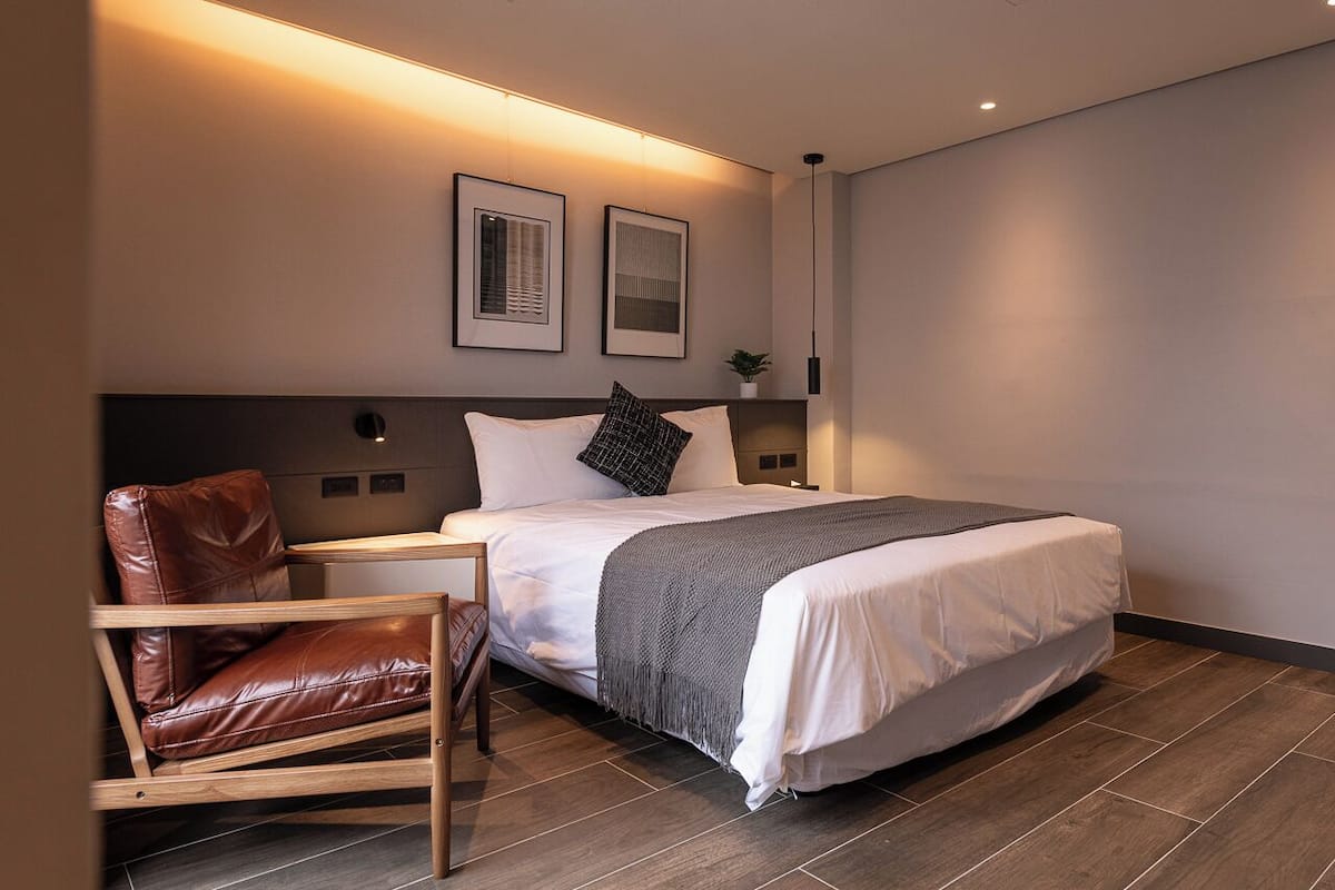 Elite Double Room | Blackout drapes, free WiFi, bed sheets