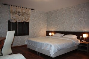 Ropa de cama de alta calidad, escritorio y insonorización 