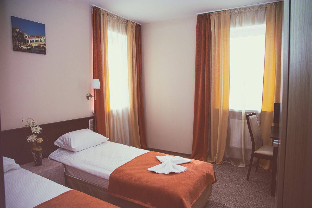 高級寢具、書桌、隔音、熨斗/熨衫板