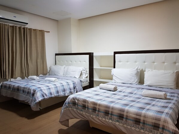 Chambre Familiale | Bureau, Wi-Fi gratuit, draps fournis