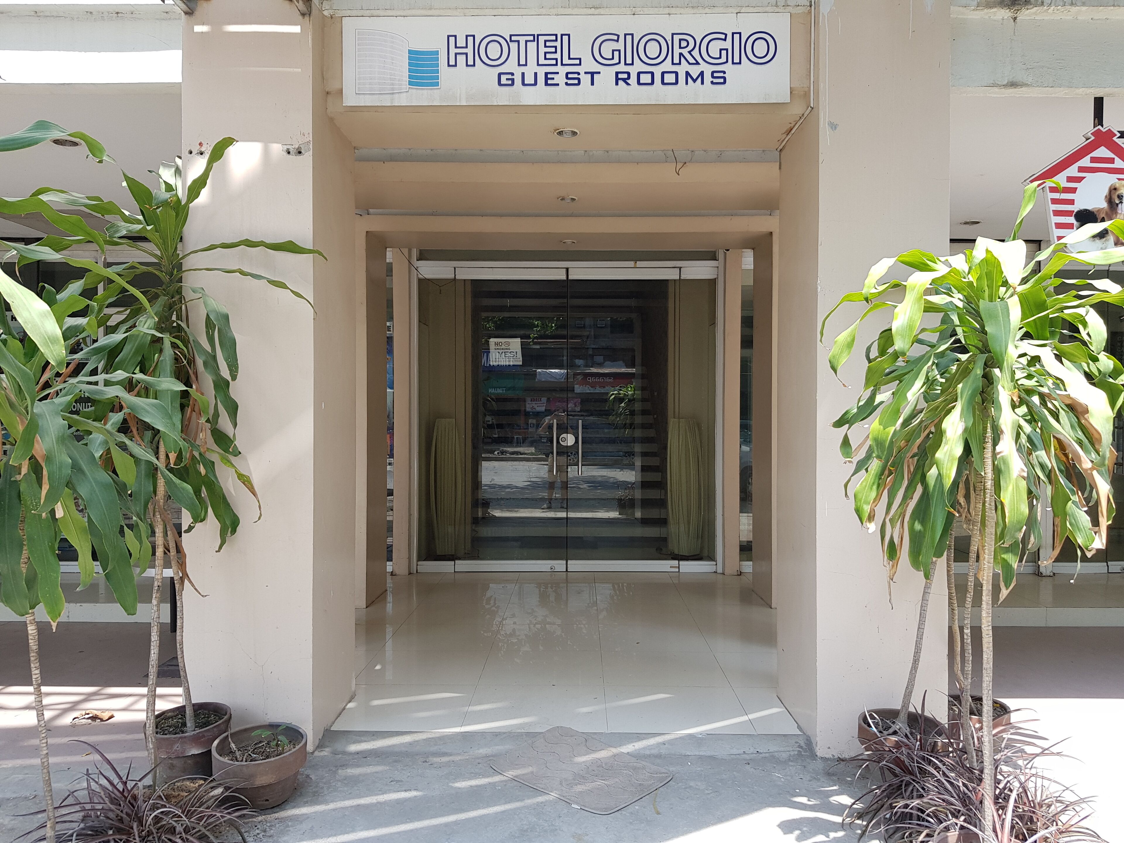 Entrada al alojamiento