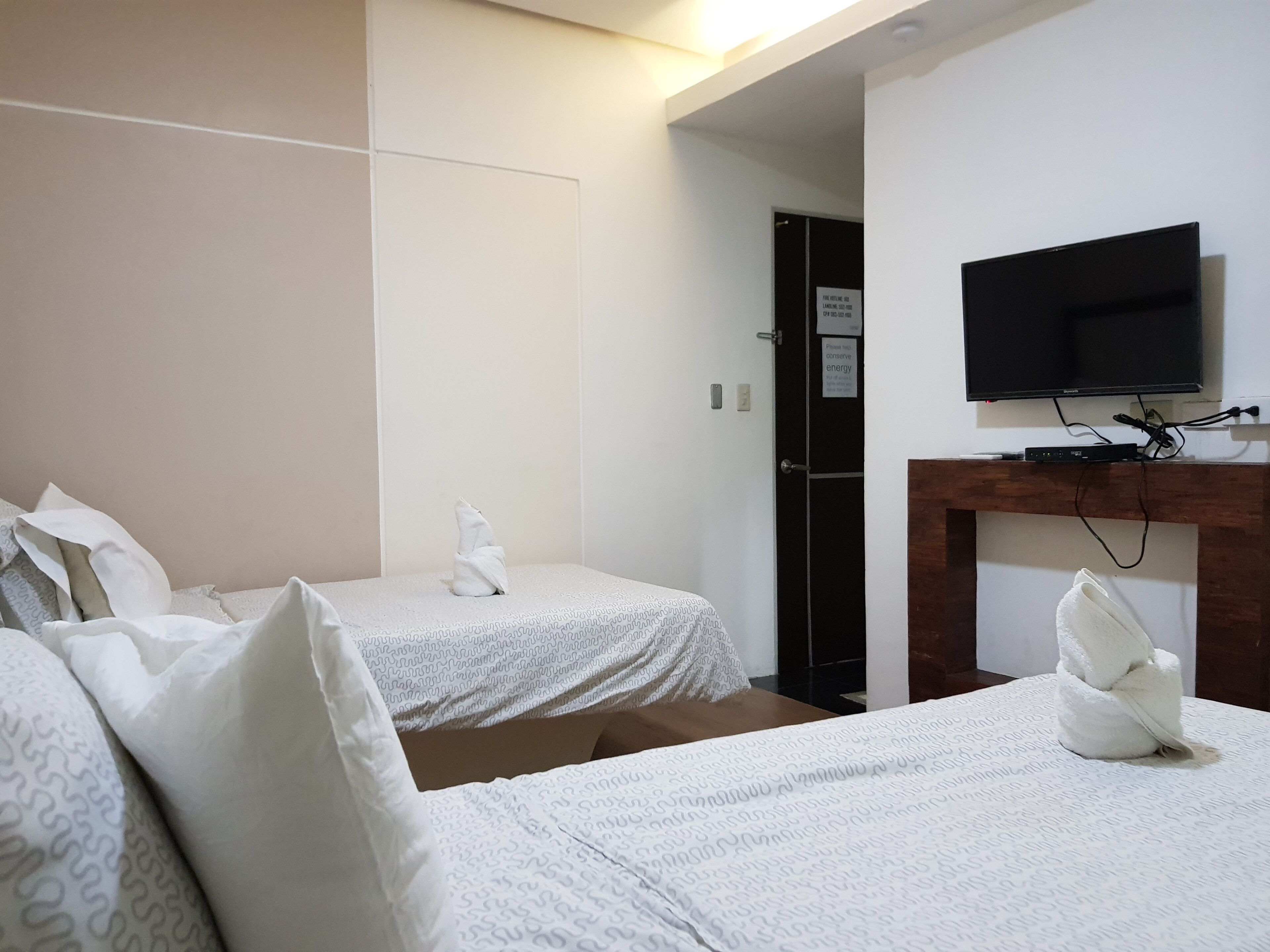 Habitación con 2 camas individuales | Escritorio, wifi gratis, ropa de cama