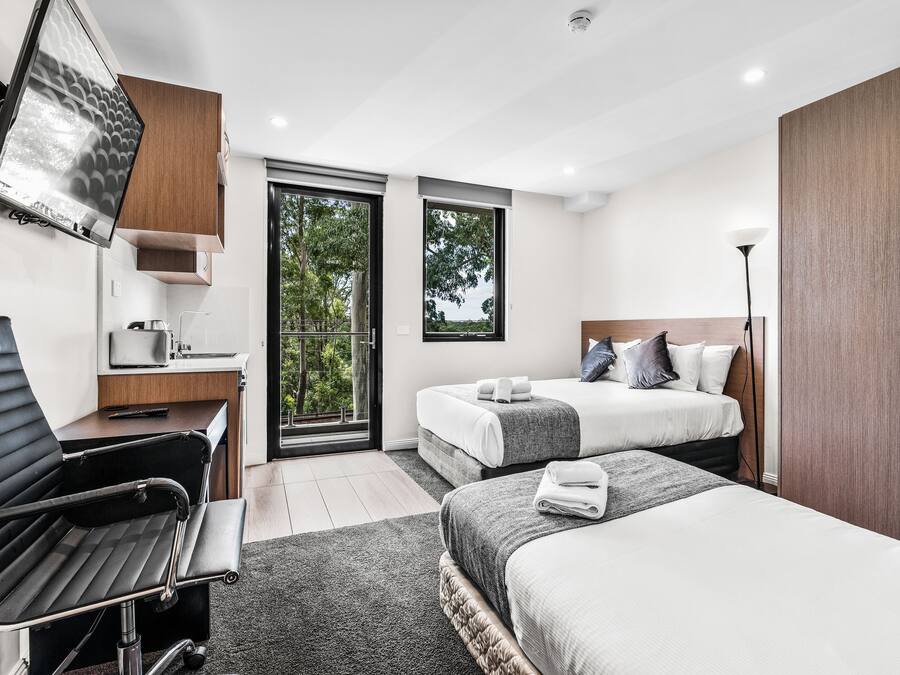 Deluxe Twin Room | Individually furnished, desk, laptop workspace, soundproofing