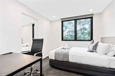 Quarto casal famĆlia, 2 camas de casal | Individualmente mobiliados, escrivaninha