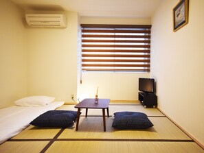 Japanese Style Room 1 | Free WiFi - River Forest - Hostel (Osaka)