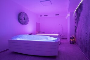 Couples treatment room(s), sauna, hot tub, steam room, mud baths