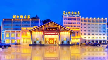 Mặt tiền nơi lưu trú - ban đêm