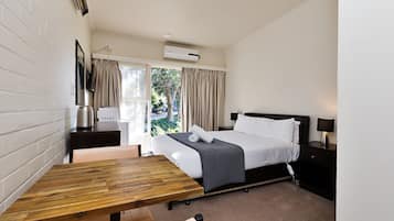 Basic Room, 1 Double Bed | Desk, laptop workspace, soundproofing, iron/ironing board