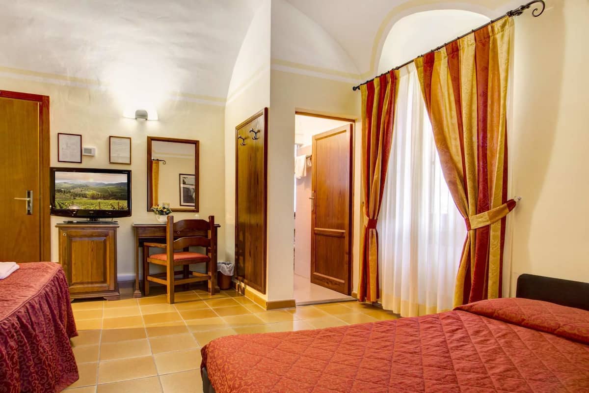 minibar, in-room safe, desk, free wifi