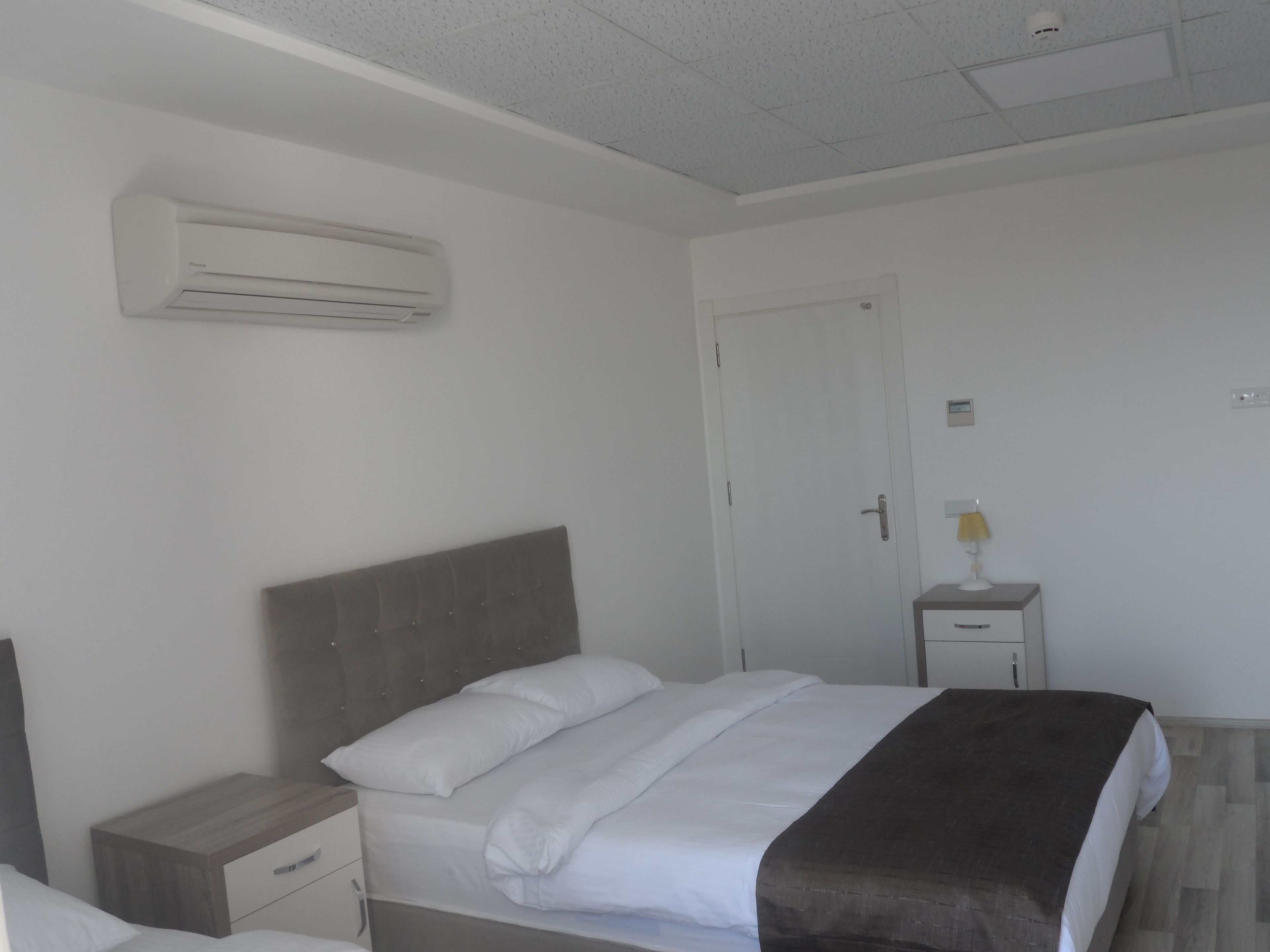 standard triple room, 1 bedroom | 1 bedroom, premium bedding, minibar, desk