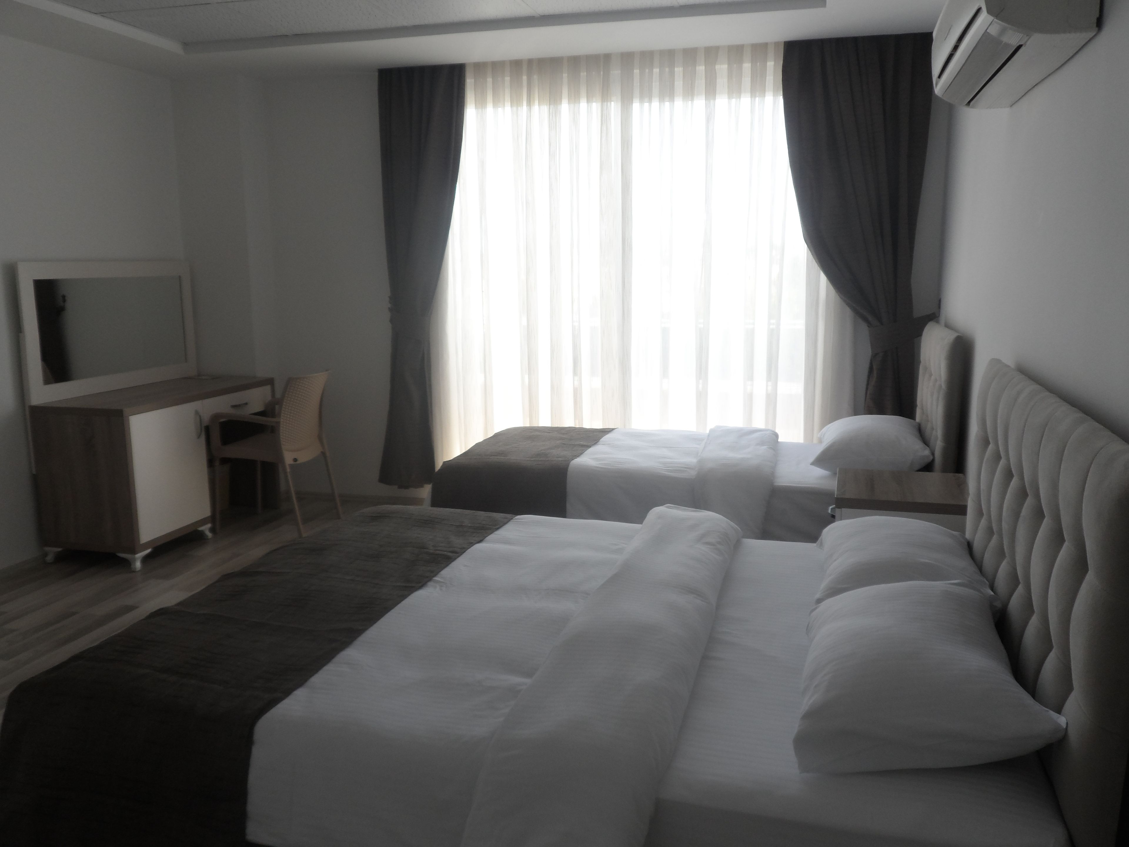 standard triple room, 1 bedroom | 1 bedroom, premium bedding, minibar, desk