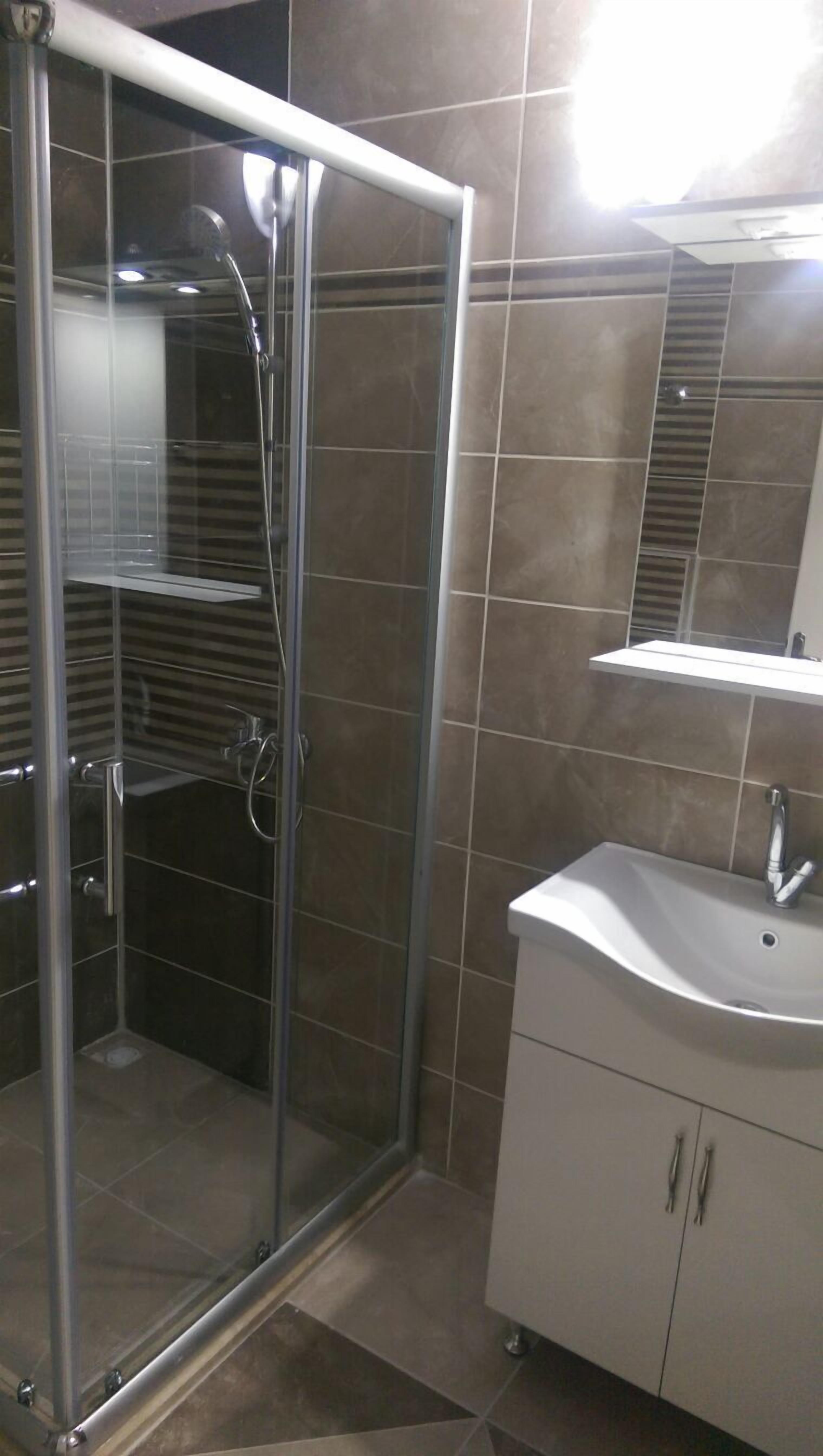 shower, free toiletries, hair dryer, slippers