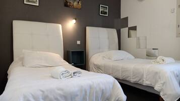Twin Room | Soundproofing, free WiFi, bed sheets, wheelchair access