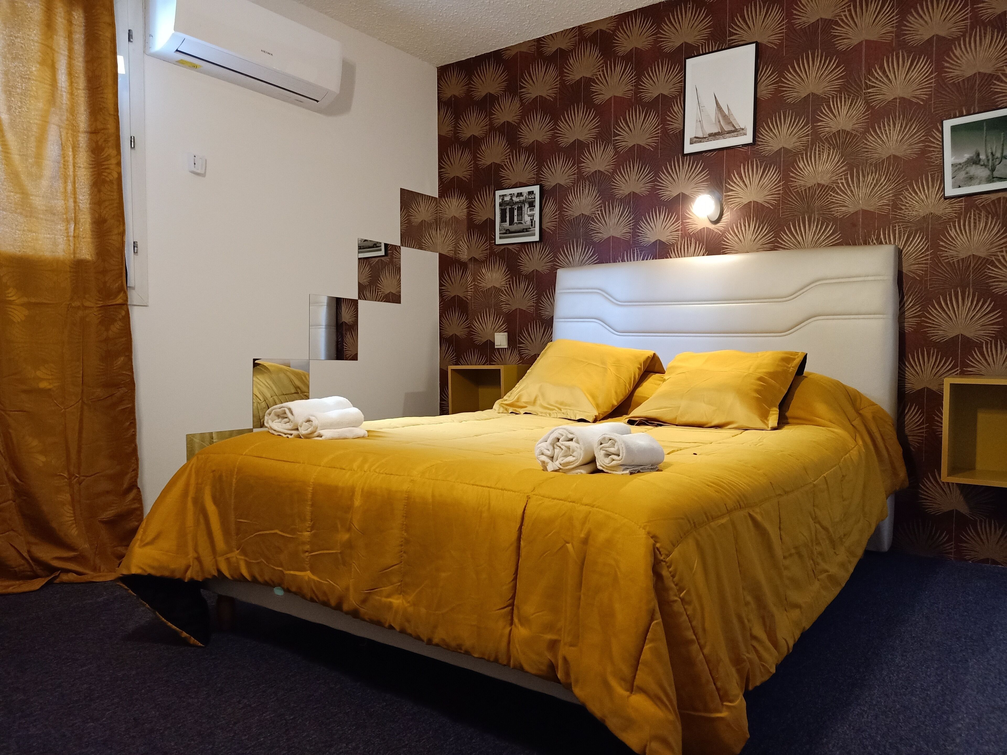 Double Room | Soundproofing, free WiFi, bed sheets, wheelchair access