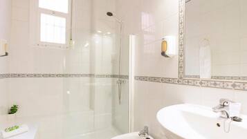 Bathroom | Free toiletries, hair dryer, bidet
