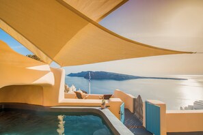 Outdoor pool - Nano Oia Villas (Santorini)